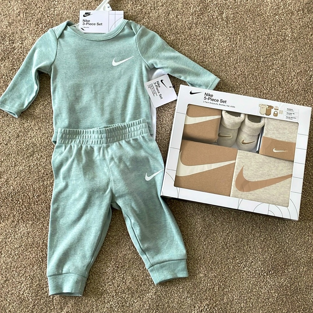 Nike baby boys clothes newborn bundle NWT never worn onesie booties